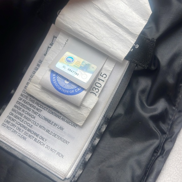 🖤Authentic Canada Goose Black Puffer Vest🖤 - Picture 4 of 8